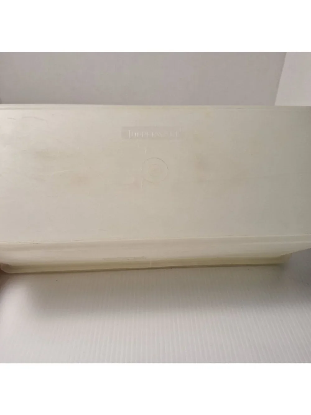 VINTAGE TUPPERWARE SHEER WHITE JUMBO BREAD SERVER CONTAINER RECTANGULAR WITH LID